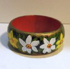Brățară handmade din lemn „Narcise de primăvară”