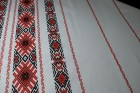 Față de masă imprimată motiv tradițional 160x160 cm cu roșu