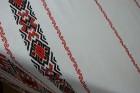 Față de masă imprimată motiv tradițional 160x160 cm cu roșu