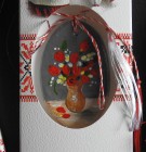 Mărțișor pictat manual pe ceramică – Buchet de lalele și frezii