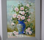  Trandafiri în vază albastră